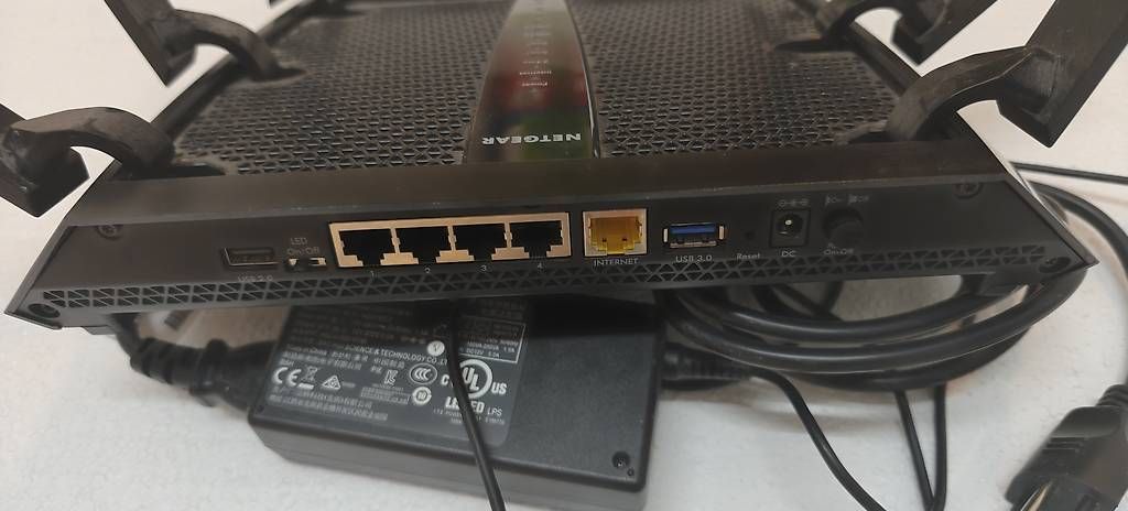 Modems & Router: Netgear Nighthawk X6 Tri-Band WLAN-Router – Gebraucht aus Moosleerau von Philipp2021 1