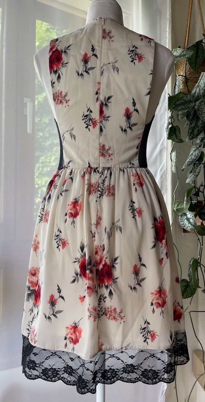 Zara Kleider: ZARA Trafaluc Kleid – Gebraucht aus Läufelfingen von B_C_Sch. 1