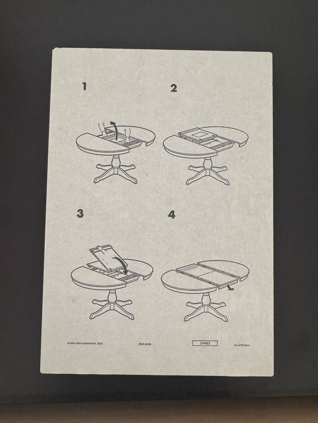 Ikea Tavoli: Schwarzer runder IKEA Esstisch mit 4 Rattanstühlen – Usato da Basel venduto da ana_2wwg 1