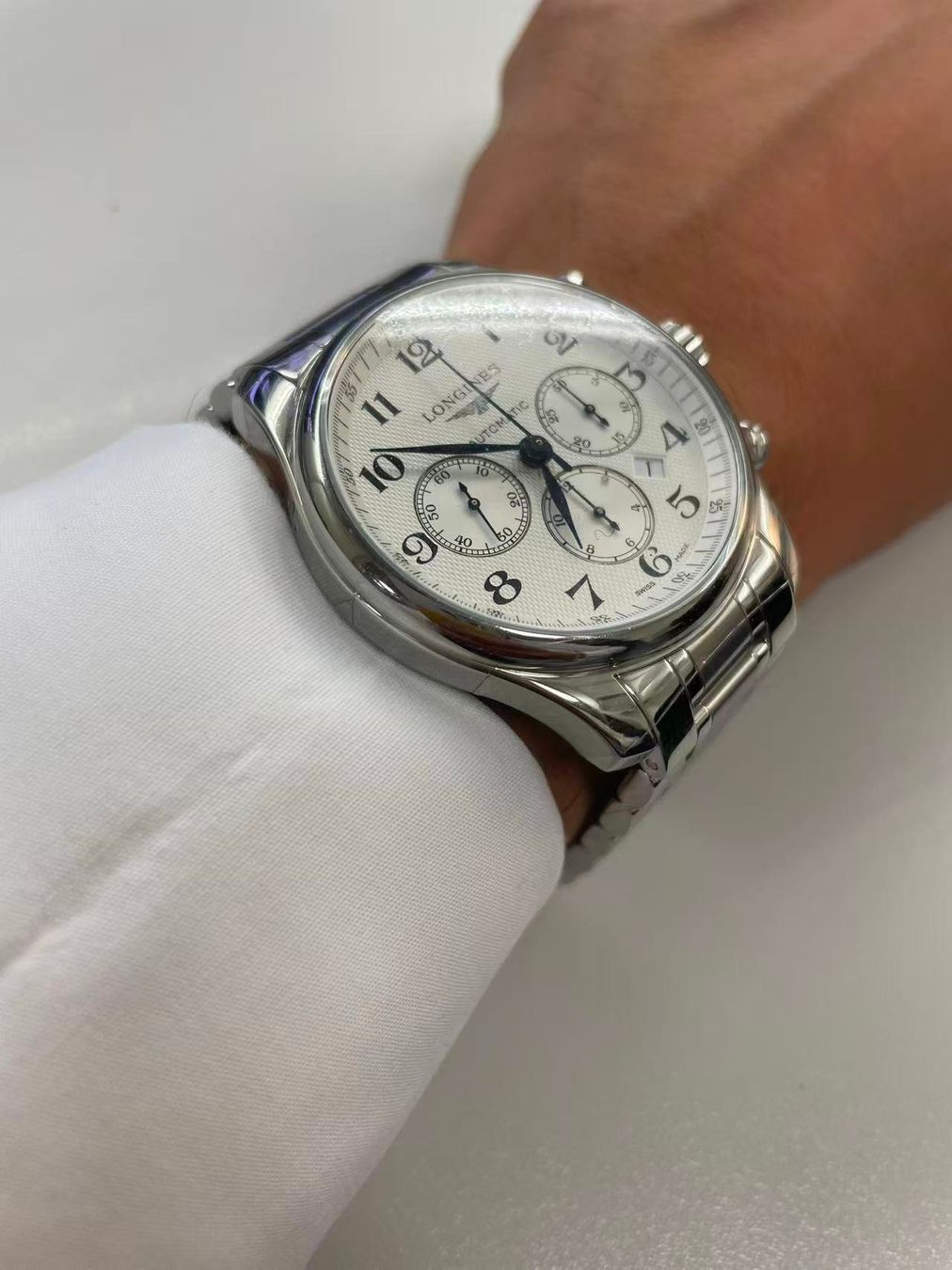 Longines Orologi: Longines Master Chronograph 44mm Automatik Box & Papiere – Usato da Zug venduto da TimelessTreasures 4