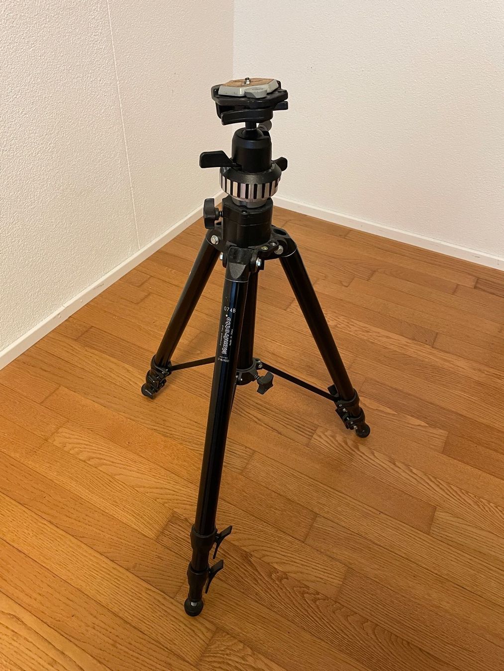 Manfrotto Trépieds & Accessoires: Stativ mit Kugelkopf – D'occasion à Malters par Matmann 2