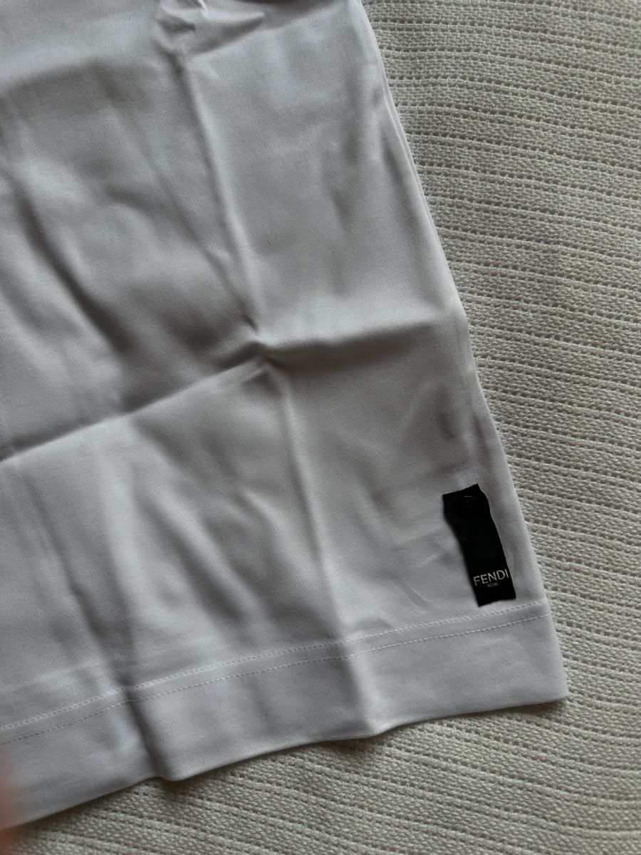 Fendi T-shirts: Fendi T-Shirt – D'occasion à Vaduz par whitepalmtree 2