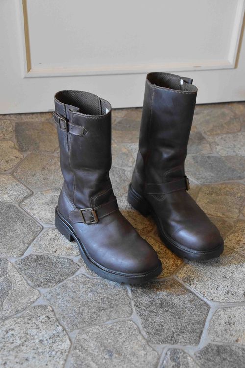 Jupe crayon noire Alaïa Vintage, €497 |  | France