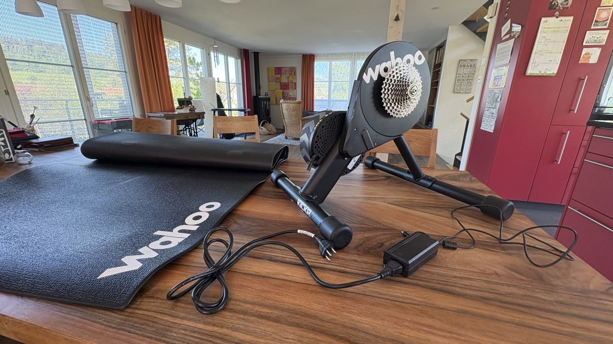 Wahoo Hometrainer: Wahoo Kickr Core mit Ritzel – Nuovo (secondo la descrizione) da Rifferswil venduto da mat_b89w