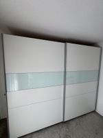 Schiebetürenschrank weiss mit Glaselement