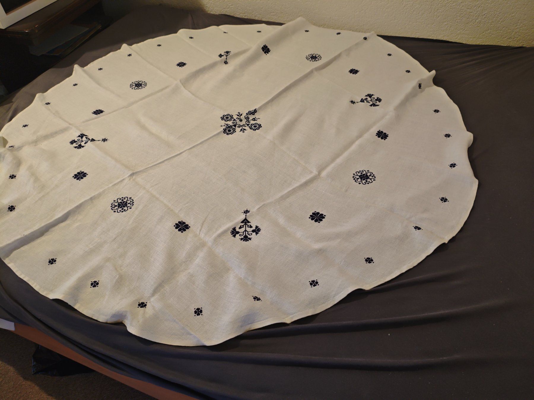 Autre linge de table: Runde Tischdecke weiss – D'occasion à Wallisellen par Kleindai