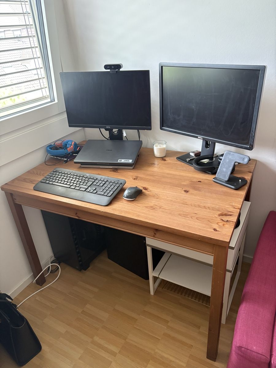 Scrivanie: Wood table / desk – Usato da Binningen venduto da G_Sam87