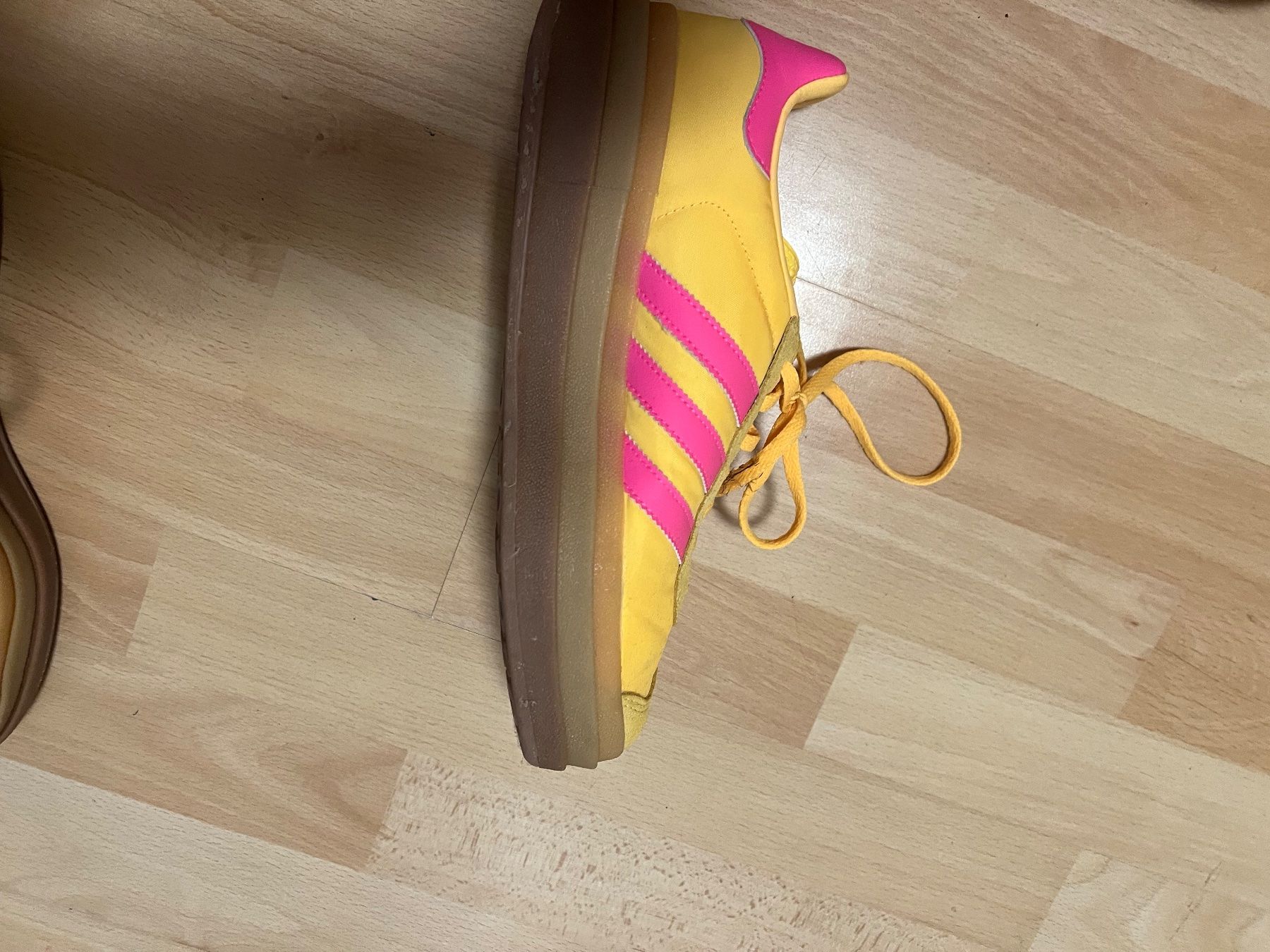 Chaussures femmes: Adidas Schuhe – D'occasion à Bülach par leo_ftv8 1