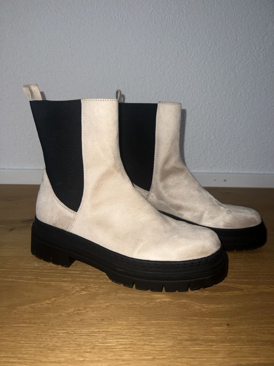 Damenschuhe: Onlygo Boots / Winterstiefem Beige Gr. 39 – Gebraucht aus Luzern von Whateverr