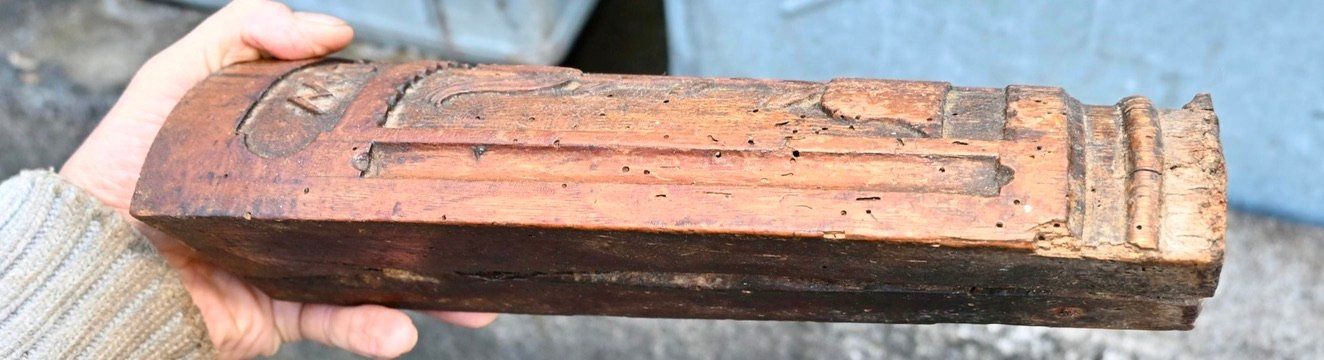 Altri mobili d'antiquariato: geschnitztes Architekturfragment Hartholz MJT möbelteil? – Usato da Pfaffhausen venduto da mono_rec 5