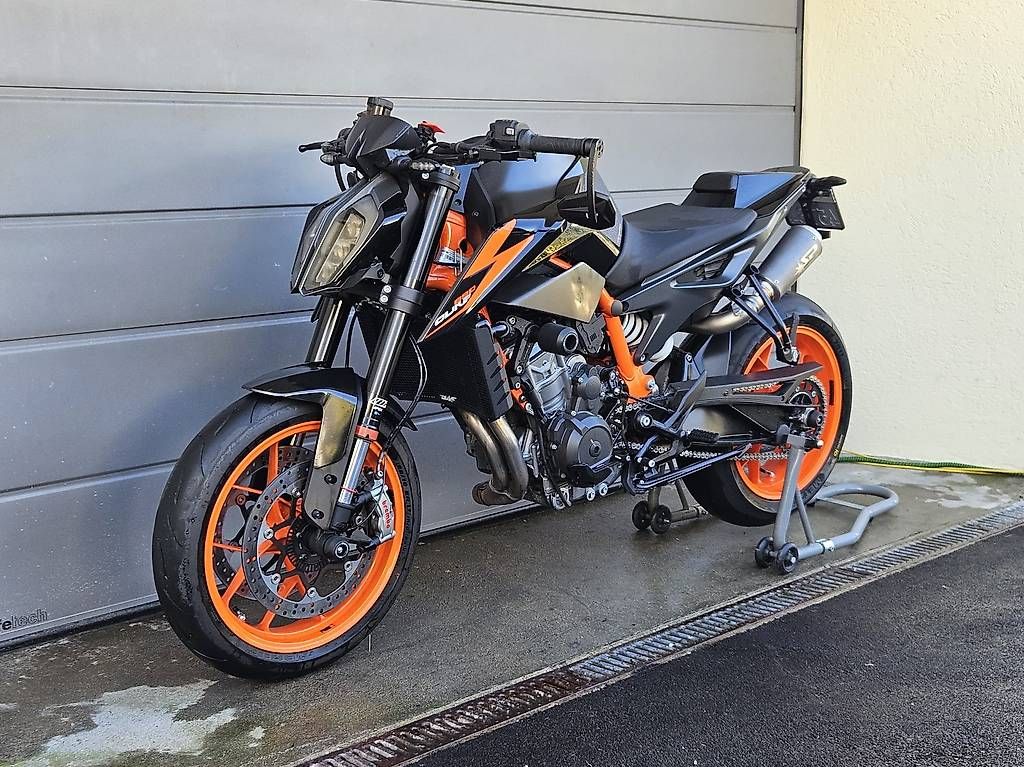Route: KTM Duke 890r – D'occasion à Davesco-Soragno par die_2c7m 3