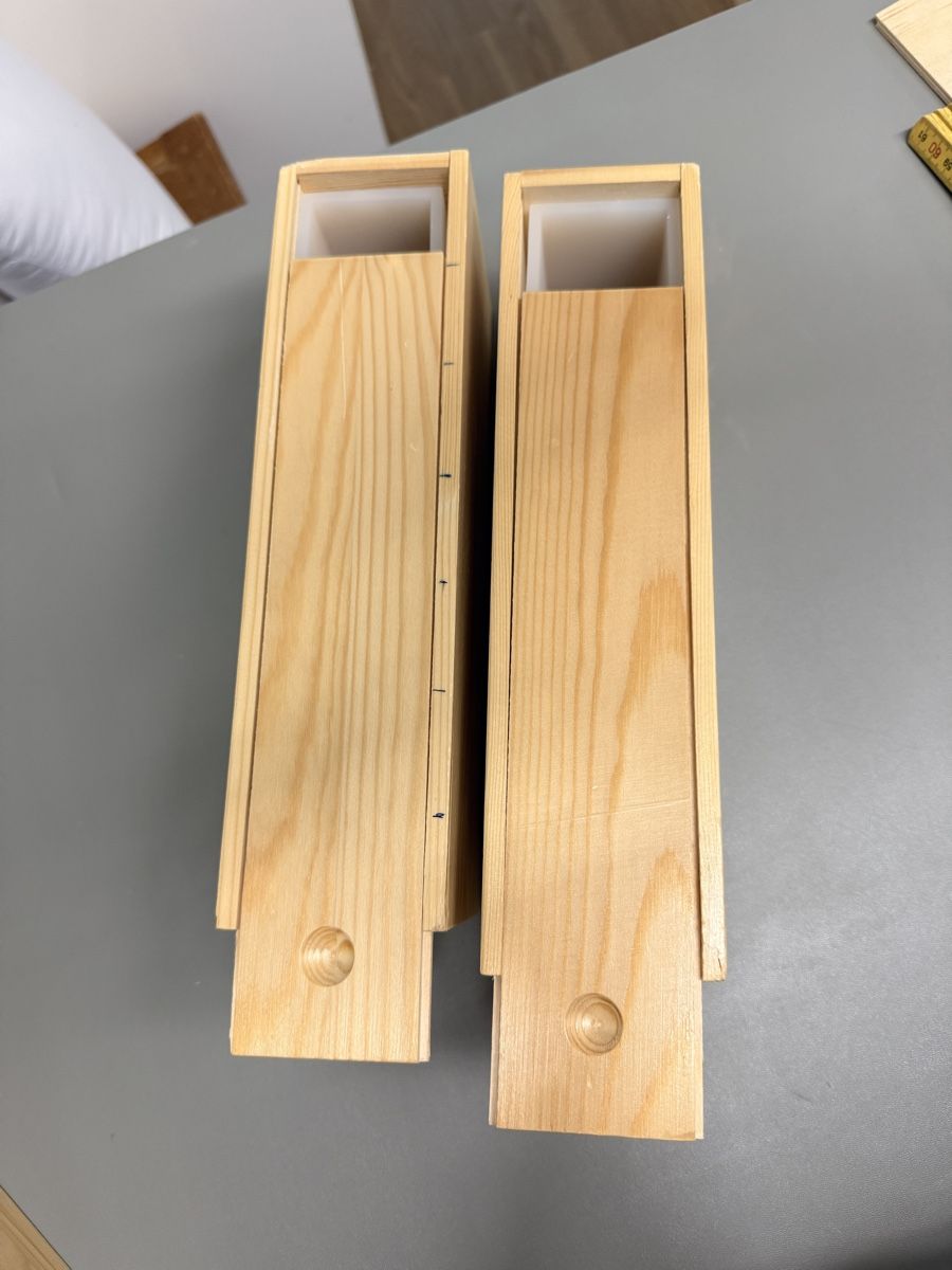 Tous les outils: 2 Seifenform Holz mit Silikon Einsatz rechteckig 28cm lang – D'occasion à Uster par Similian1