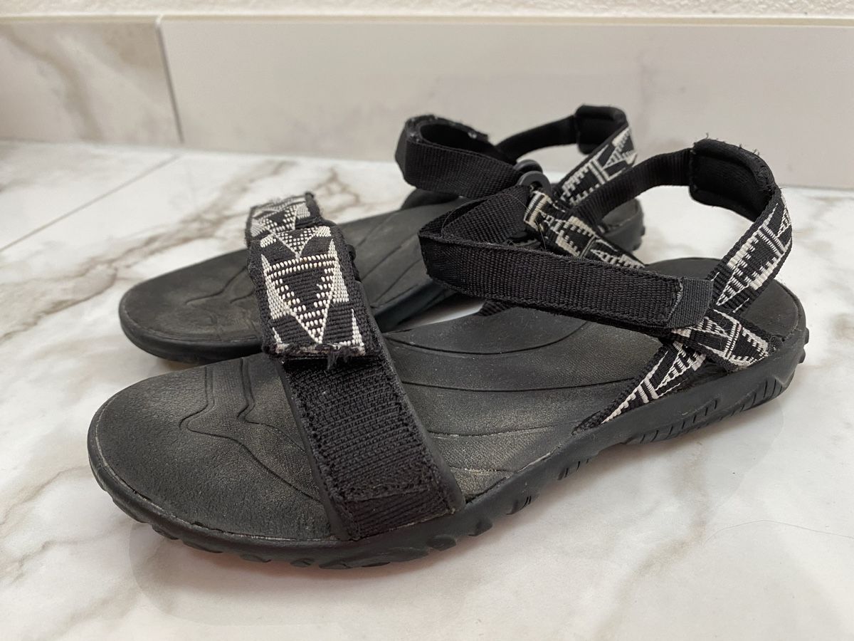 Teva Scarpe per ragazze: Mädchen Sandalen von Teva Gr. 32 – Usato da Estavayer-le-Lac venduto da Mimmy02