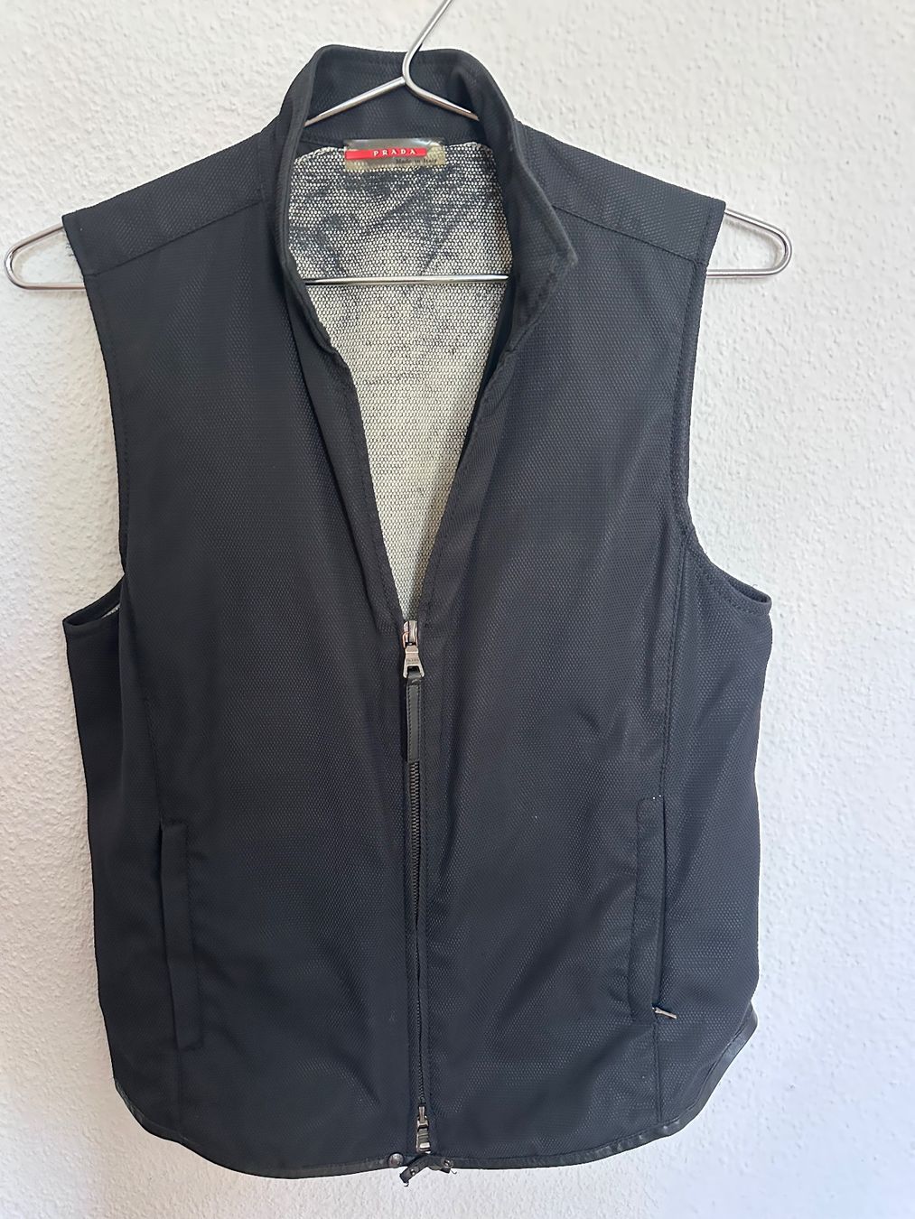 Prada Gilet & Giacche senza maniche: Prada Gilet – Usato da Zürich venduto da julia_le