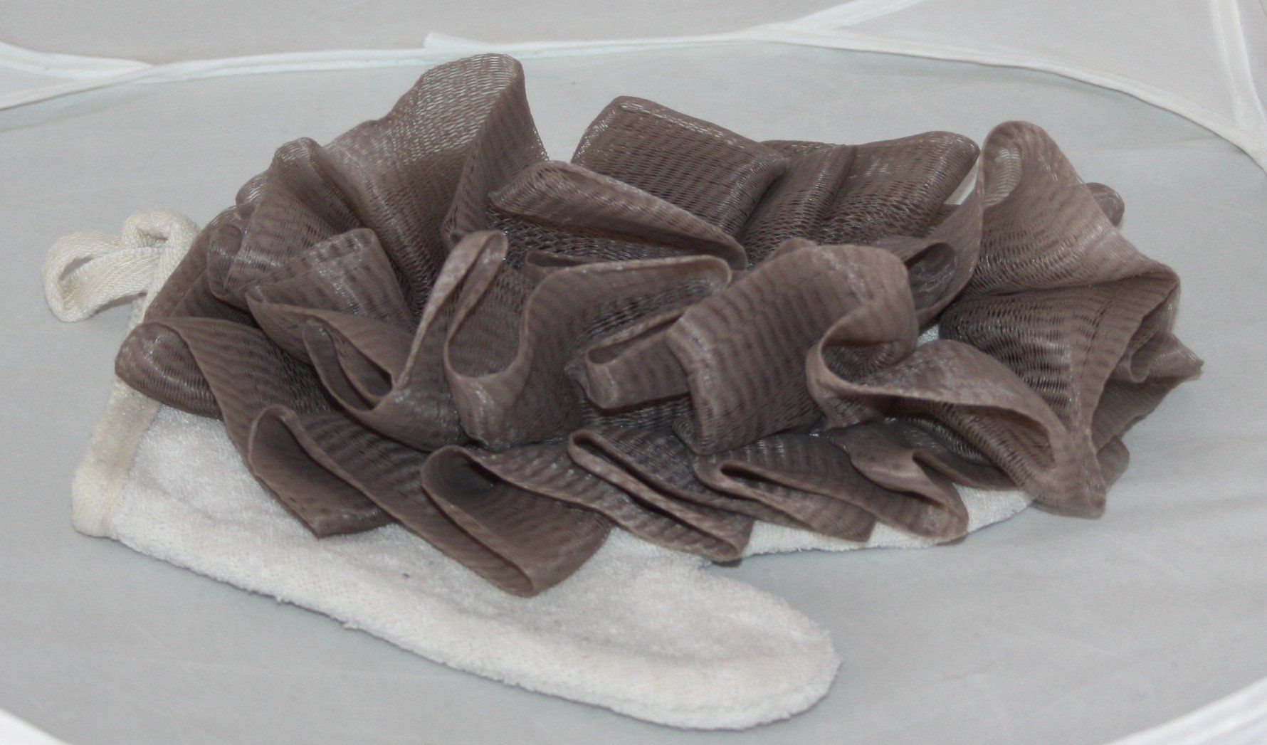Altro per la casa: Handschuh mit Duschblume / Peeling-Handschuh – Nuovo (secondo la descrizione) da Flüelen venduto da Diversicum-Shop 1