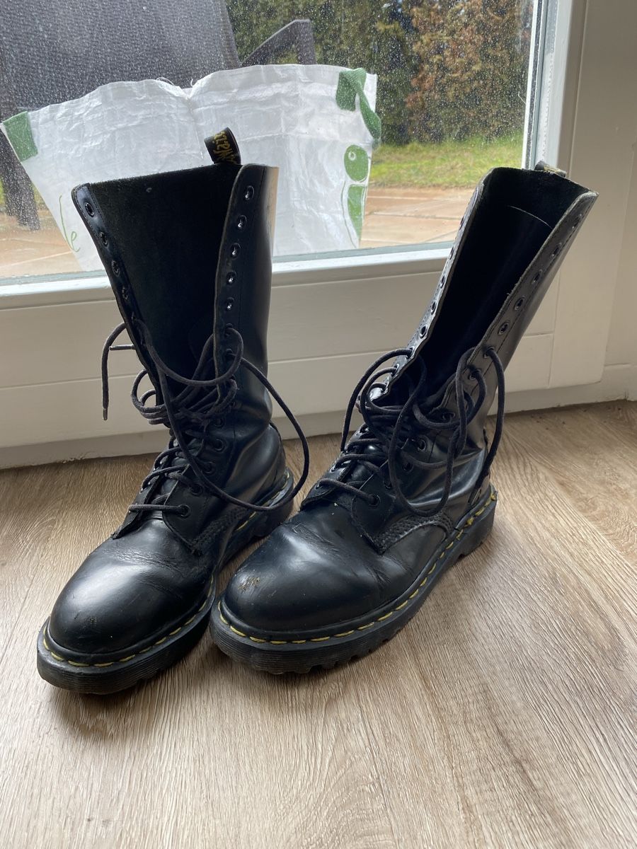 Dr. Martens Scarpe da donna: Dr martens nere alte taglia 38 – Usato da Viganello venduto da tom_9nq5 2