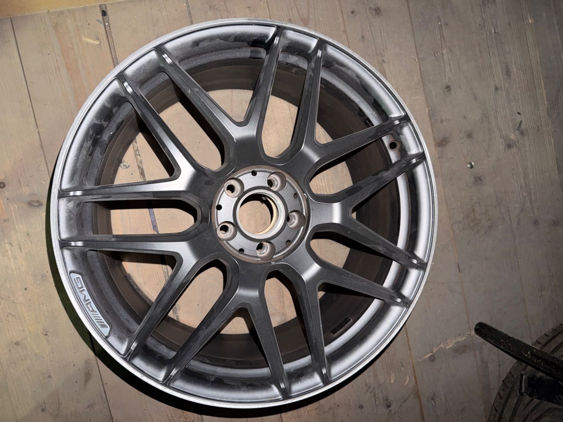 Mercedes-Benz Cerchioni: 2 Vorderradfelgen für Mercedes E63  – Difettoso da Gamsen venduto da mendesgbb 2