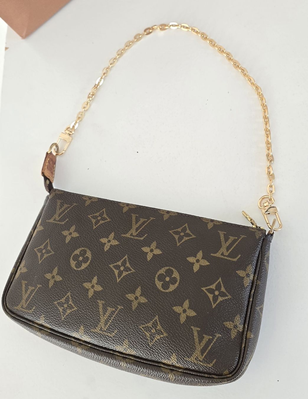 Louis Vuitton Sacs femmes: Louis Vuitton Pochette Accessoires Monogram Canvas – D'occasion à Niederteufen par Mira_72 4