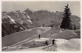 Braunwald, Skiläufer am Kneugrat, um 1930