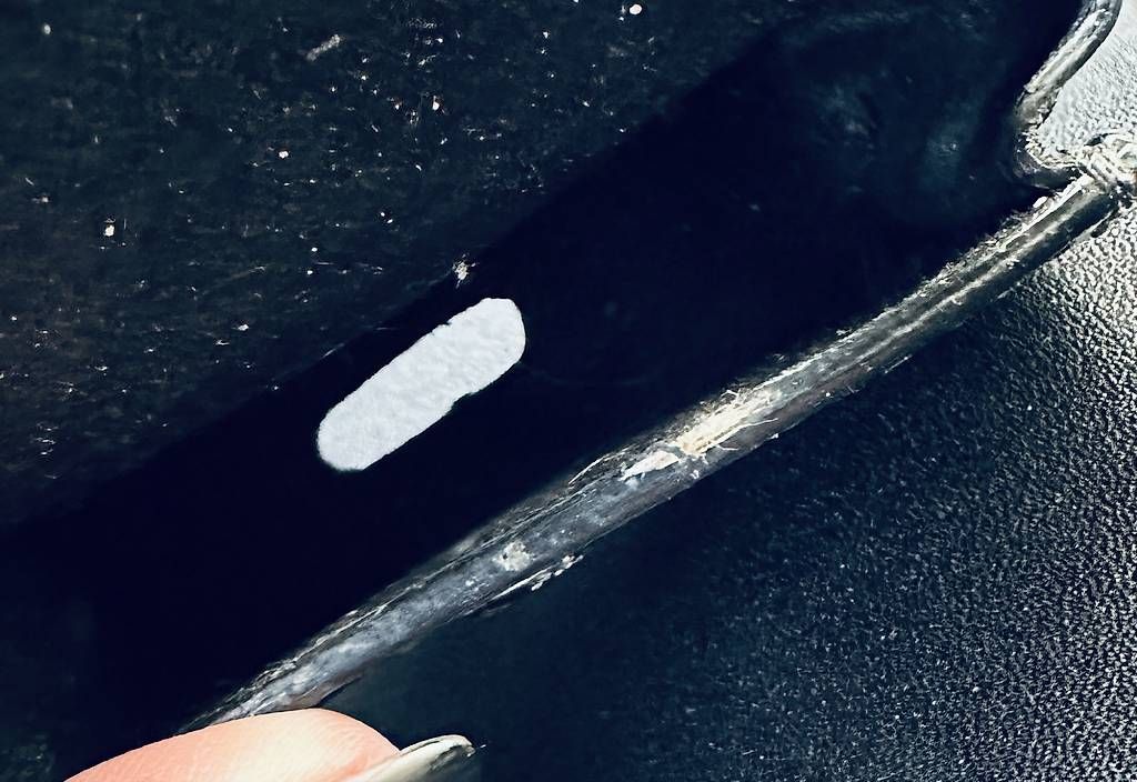Cuffie: Prada custodia AirPods  – Usato da Mendrisio venduto da esthetic111 3