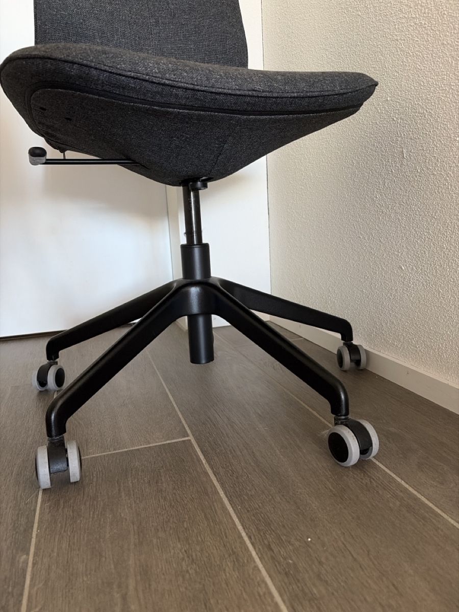 Ikea Chaises: Bürostuhl Stoff grau – D'occasion à Dietlikon par car_t7pd 2