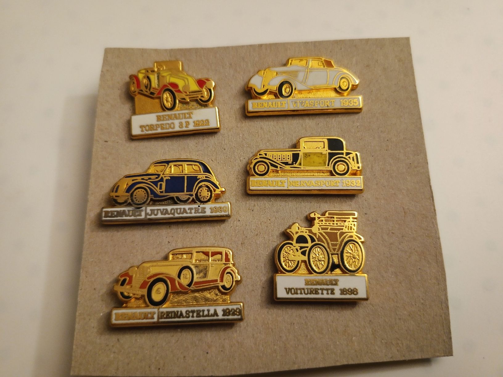 Renault Plaquettes & Badges: Lot 6 pins Renault oldtimer  – D'occasion à Bex par Canouille