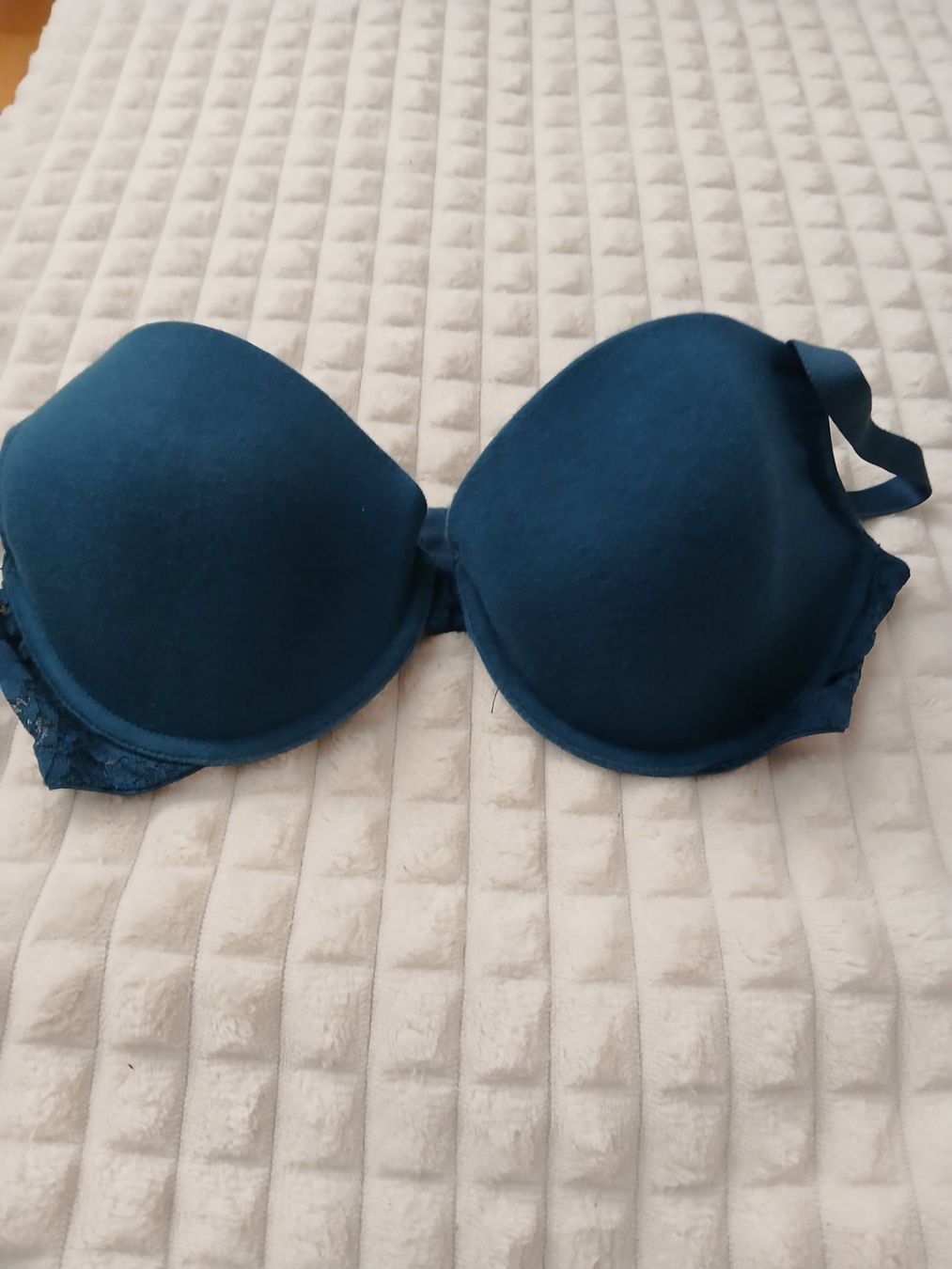 Altra biancheria intima: 4 Damen BHs Grösse 85B Spitze neuwertig – Nuovo (secondo la descrizione) da Glattbrugg venduto da fin_66d8 7