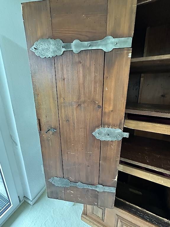 Schränke: Antiker Schrank – Gebraucht aus Zürich von Tarmosas1 3