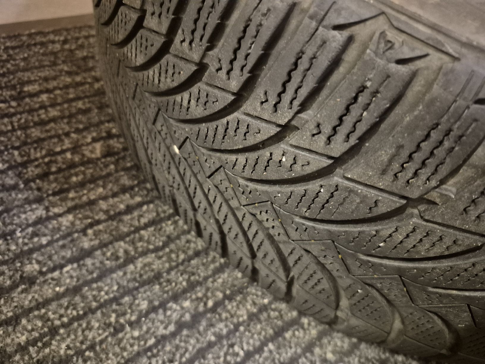 Hyundai Pneus & Kompletträder: Winterräder Hyundai i30 – Gebraucht aus Oberuzwil von Auto-Hilber 4