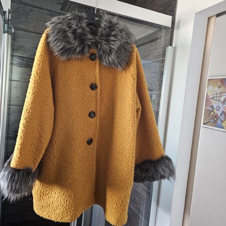 Manteau d'hiver chaud avec fourrure synthétique