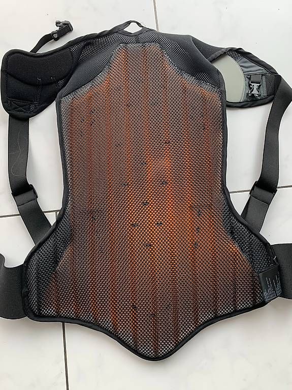 Protezioni & Imbottiture: BMW Rückenprotector, Rückenschutz – Usato da Niederuzwil venduto da Elfen1 1