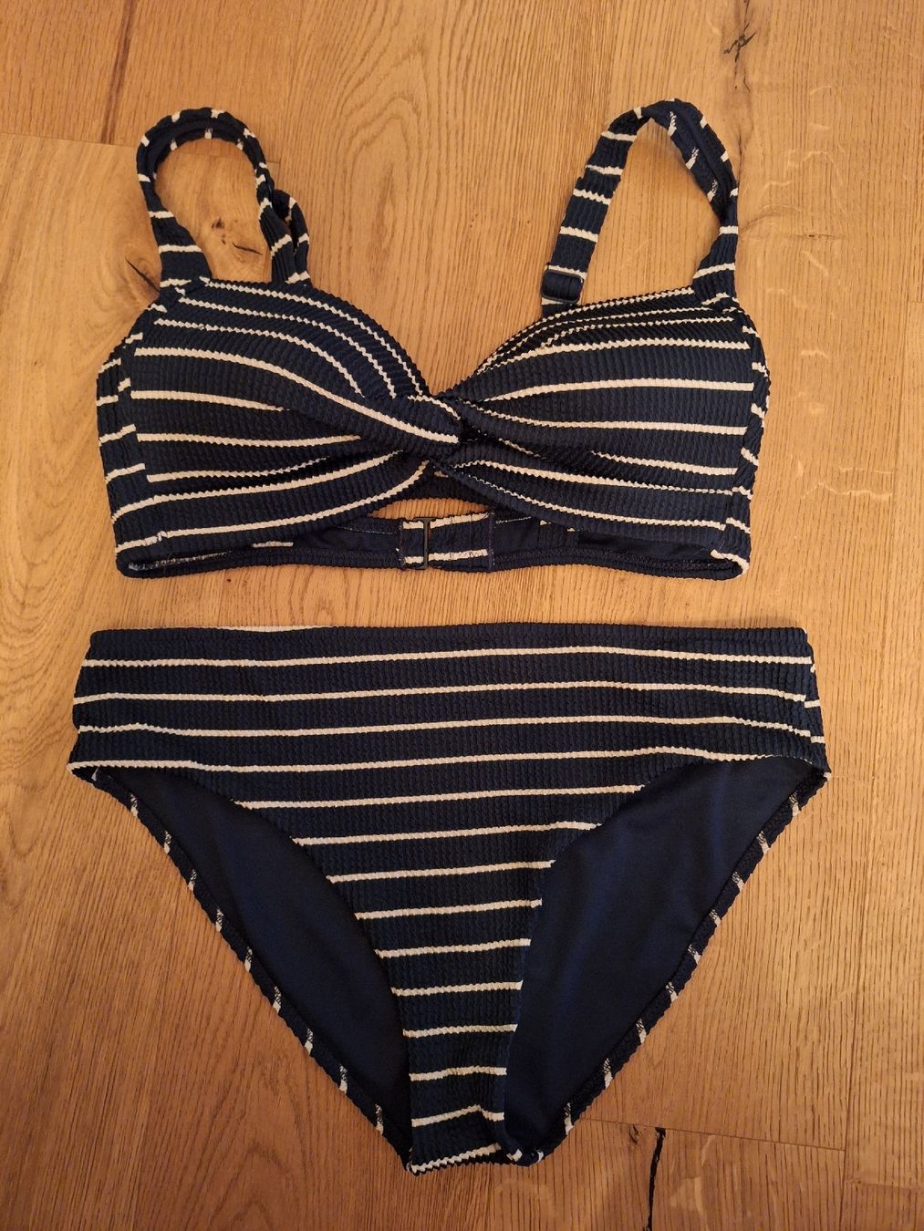 Maillots de bain & Bikinis: Bikini C&A Gr. 42/44 – D'occasion à Dörflingen par Crazyachmed