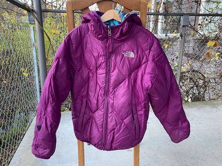 Daunen Wendejacke violett atmungsaktiv North Face Gr 122/128