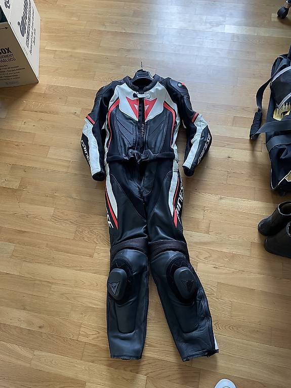 Dainese Completi: Dainese Lederkombi – Usato da Winterthur venduto da Kinuz13