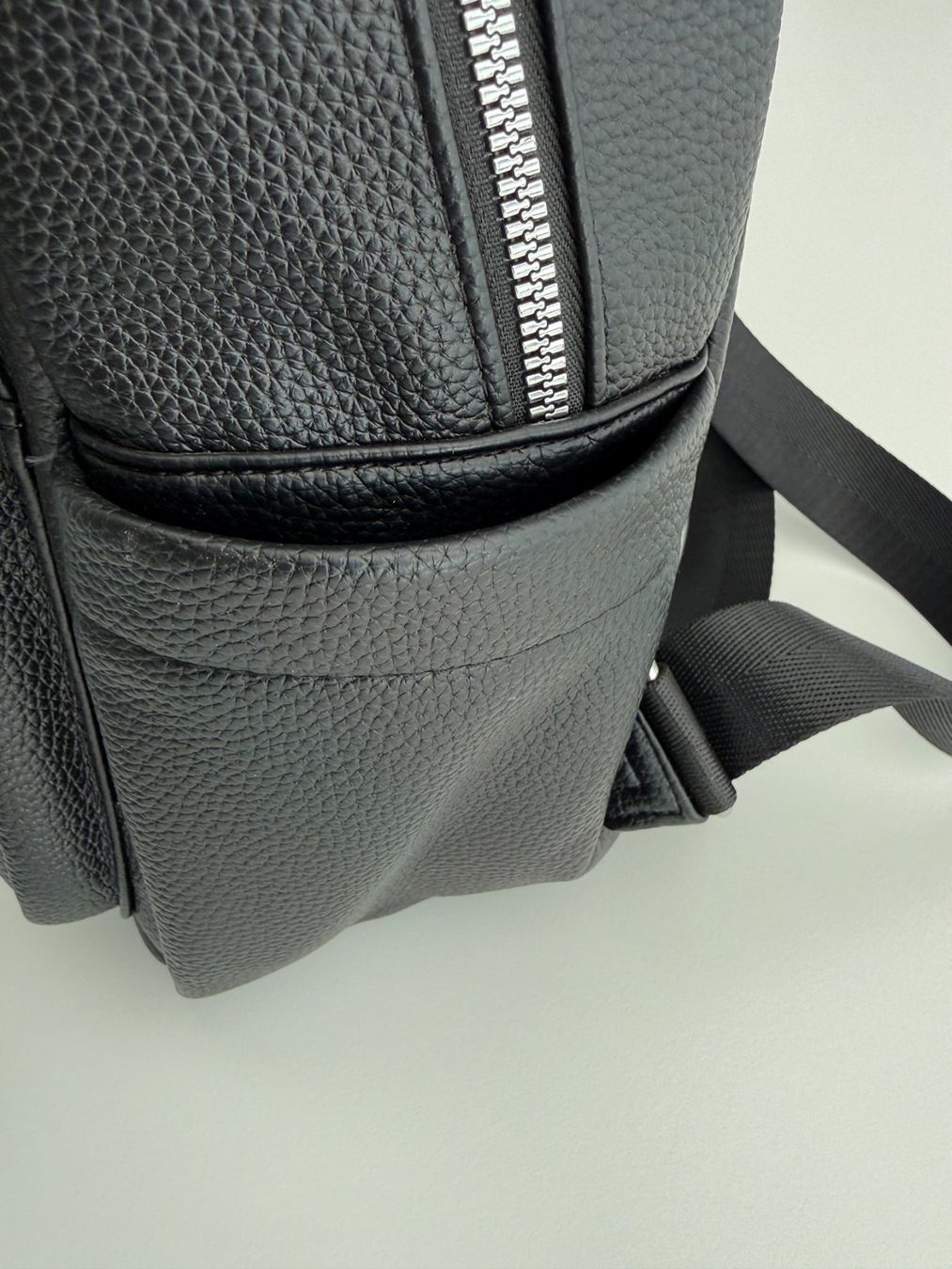 Zaini: Rucksack Schwarz, Kunstleder Schwarz, mittlere Grösse, NEU – Nuovo (secondo la descrizione) da Unterengstringen venduto da Tnovus 4