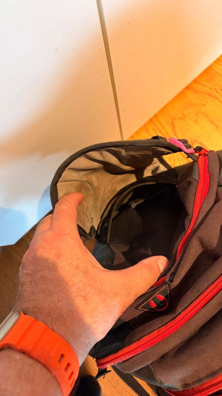 Satch Borse & Zaini: Rucksack Satch schwarz / rot – Usato da Jona venduto da Foesi0 6