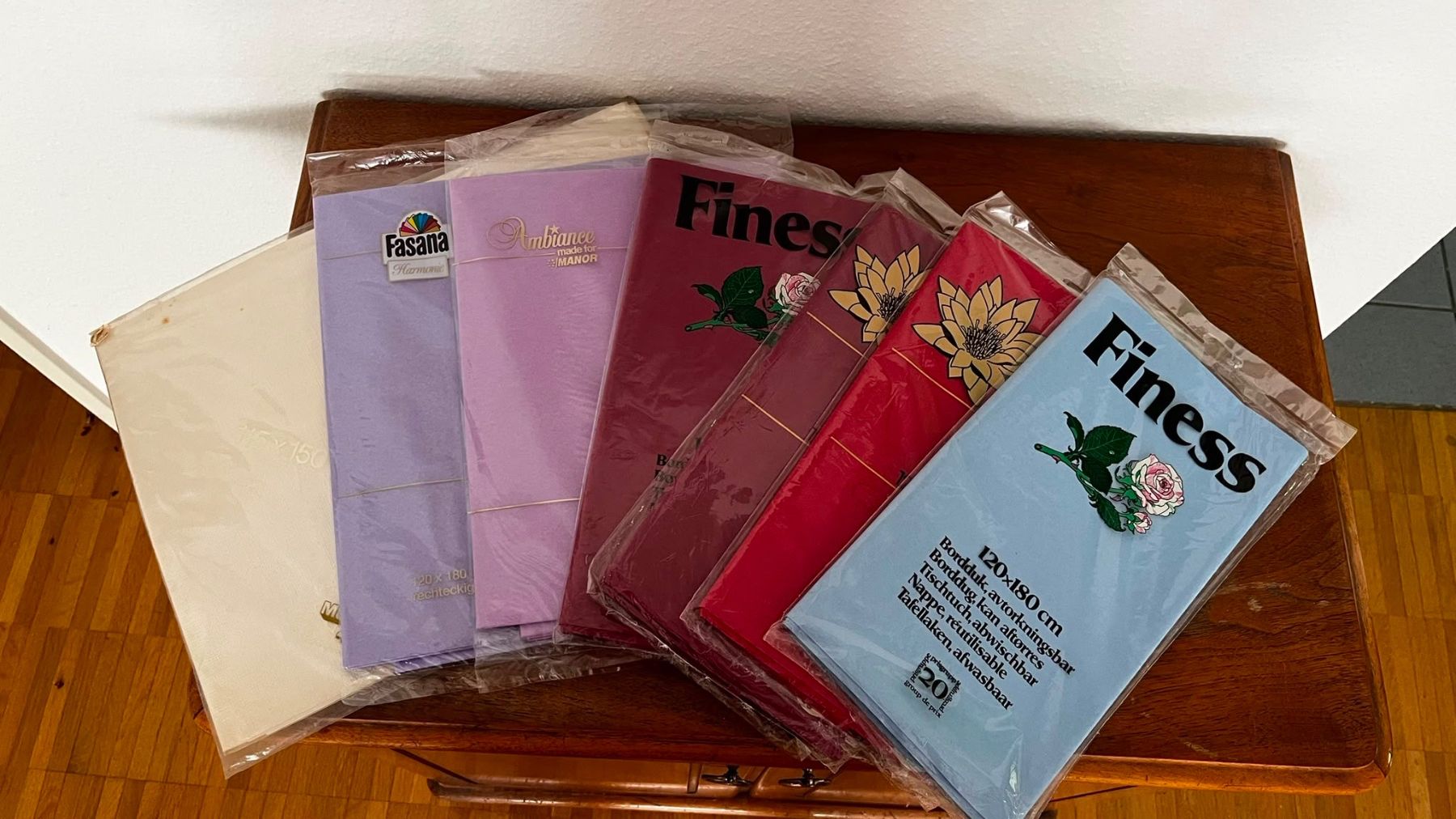 Sonstige Tischwäsche: 7x Tischtücher, neu & originalverpackt – Neu und originalverpackt aus Münchenstein von sil_h6c9