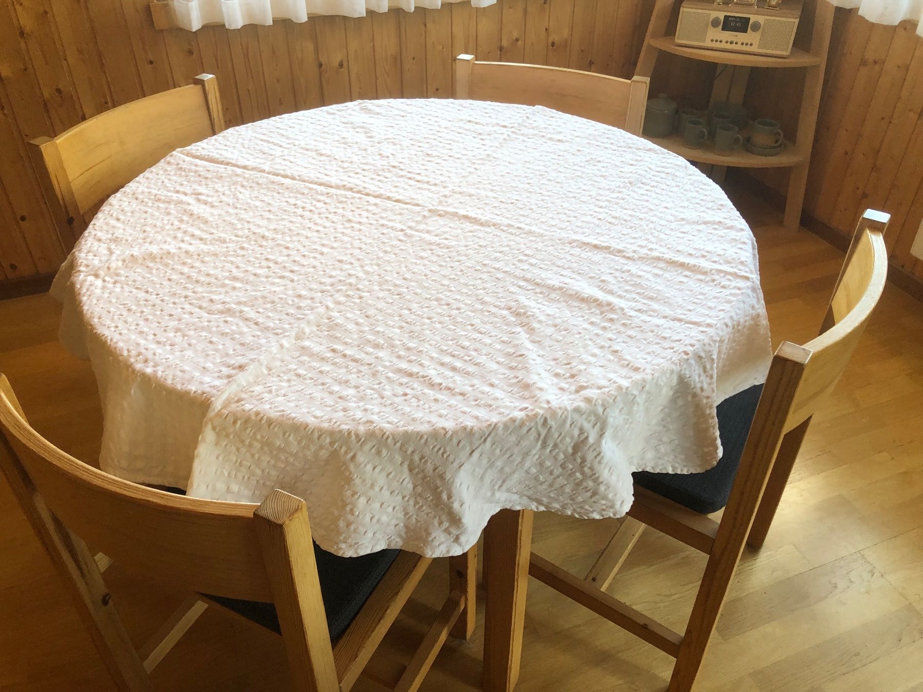 Altra biancheria da tavola: TISCHDECKE weiss, rund, DM ca.145cm – Usato da Mühlebach (Goms) venduto da chr_q6d8