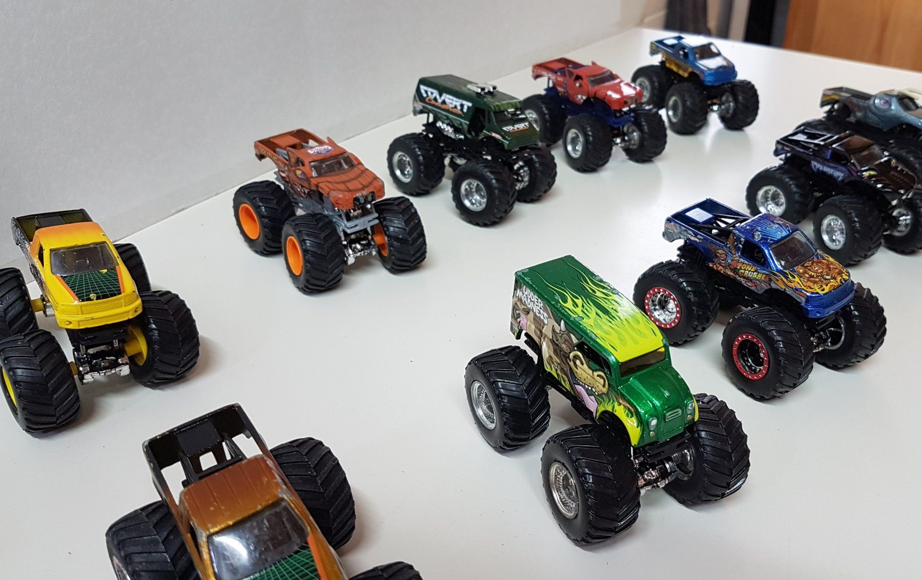 Modellautos: 11 Auto Offroader – Gebraucht aus Schüpfheim von Games_Spielkonsolen 1