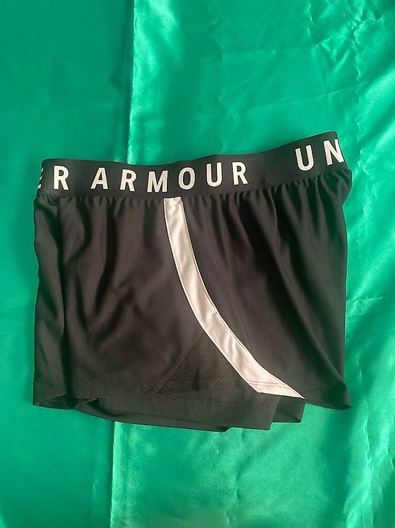 Hosen: Under Armour, Damen Sportshort – Gebraucht aus St. Gallen von Konstanza 2