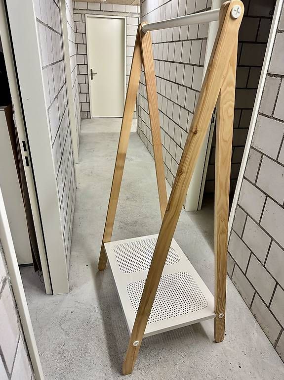 Garderobe: Schöne Garderobe im nordischen Stil – Gebraucht aus Bern von Kingfisher 1