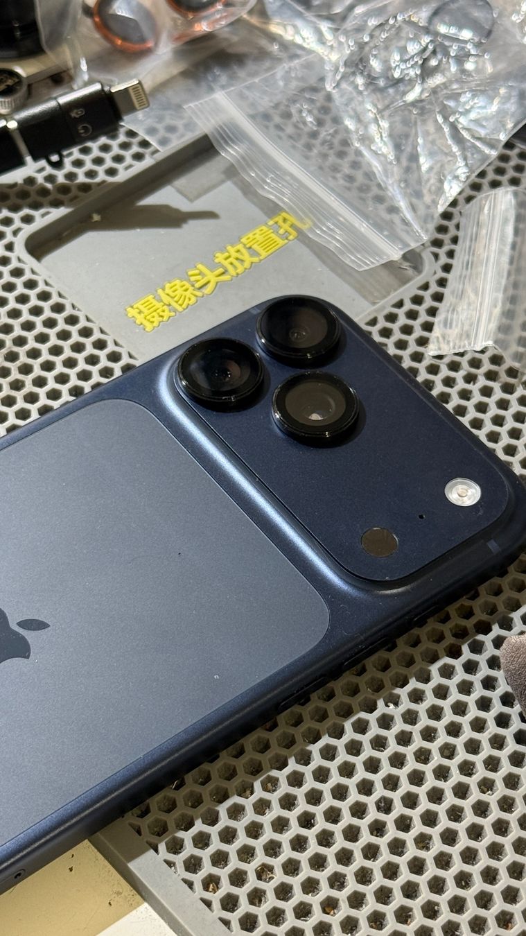Apple Telefoni cellulari / Smartphones: iPhone 17 Pro(Max) - 3 Verres protection Caméra NOIR – Nuovo e nell'imballaggio originale da Morges venduto da DigiAC 5