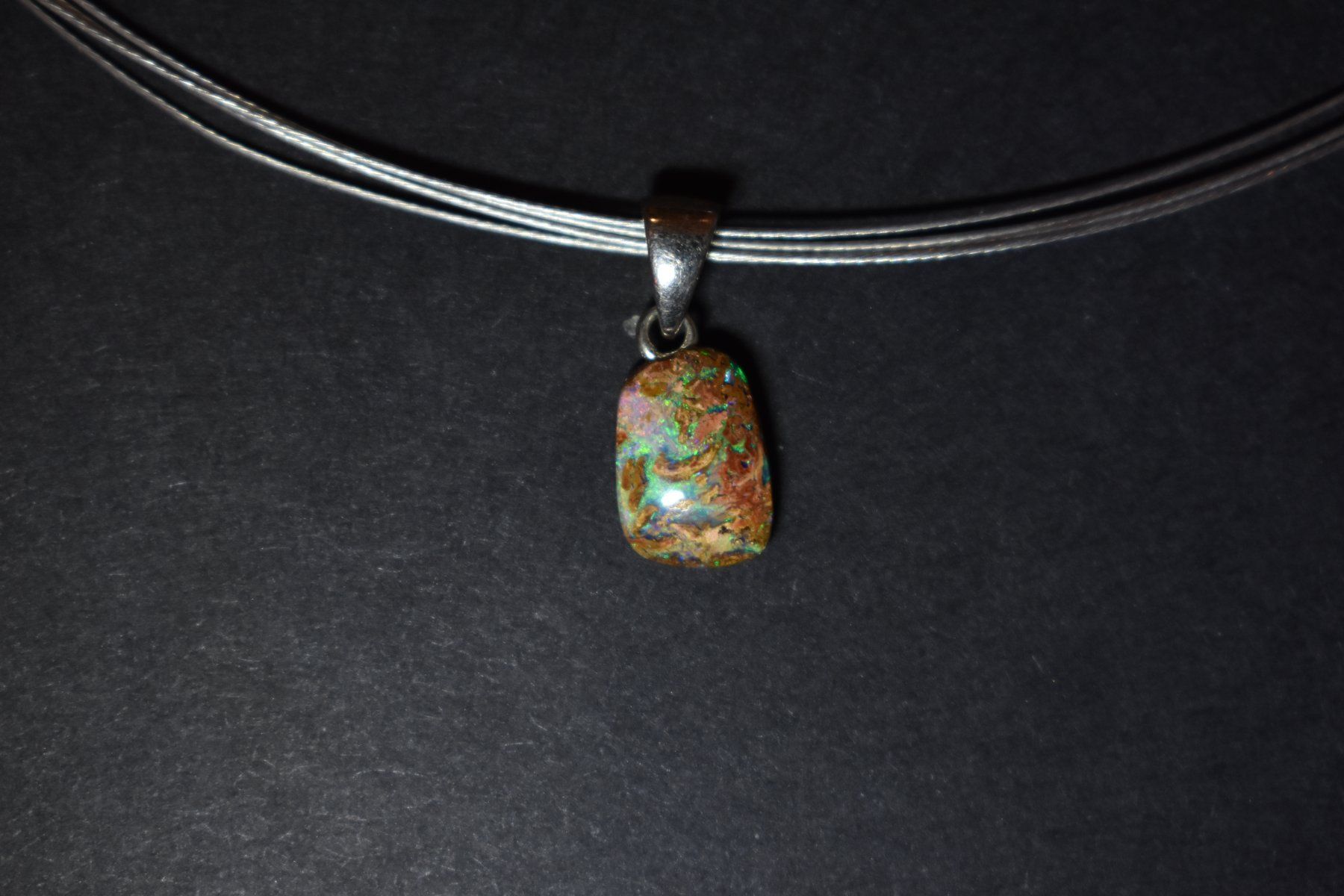 Pierres précieuses: Australischer Boulder Opal – Neuf avec emballage d'origine à Aarwangen par kay_f7f5