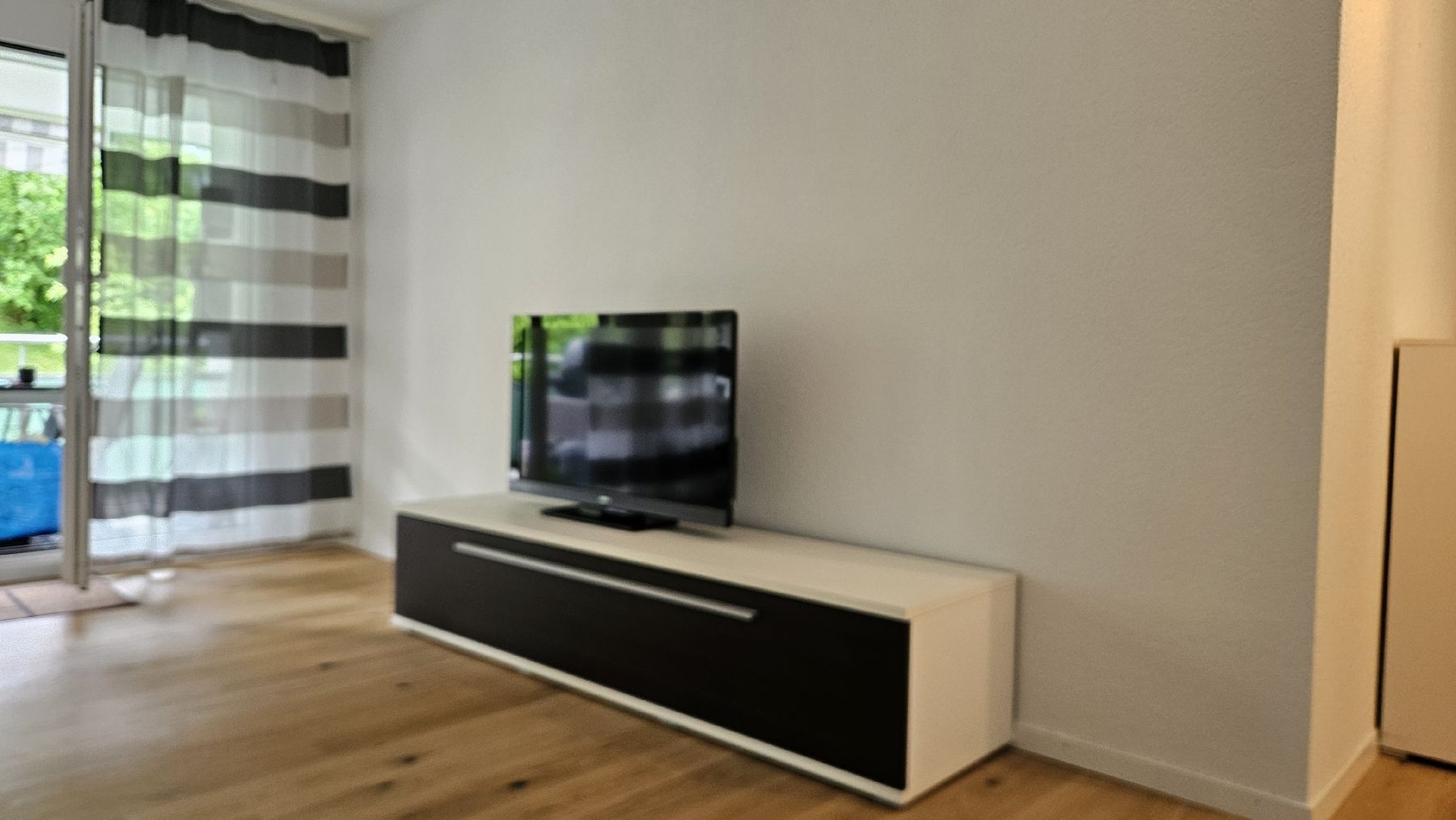 Mobili TV: Lowboard Weiss – Usato da Hinwil venduto da Thomehack 1