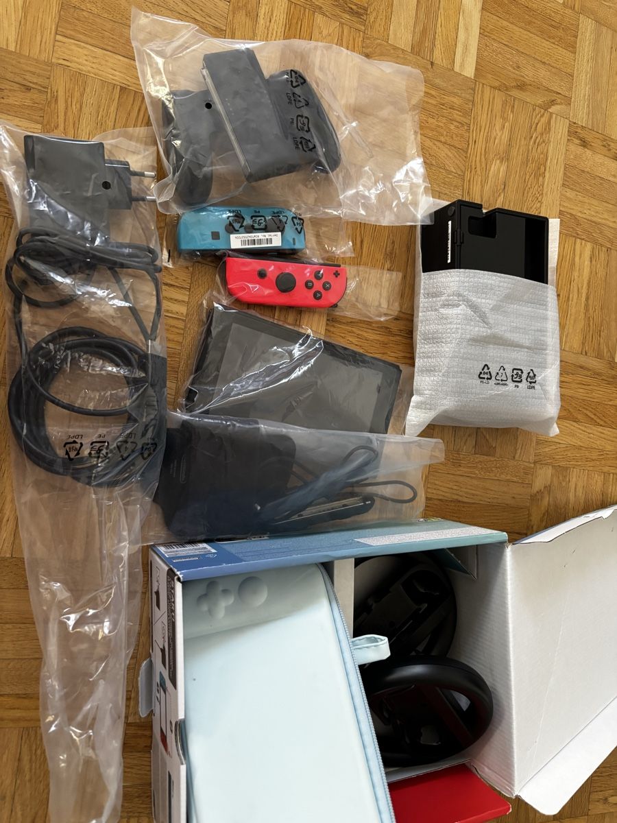 Nintendo Konsolen: Ab CHF 1.–Nintendo Switch Neon Rot/Blau + OVP + 2 Controller – Gebraucht aus Winterthur von fnk_ll2c 8