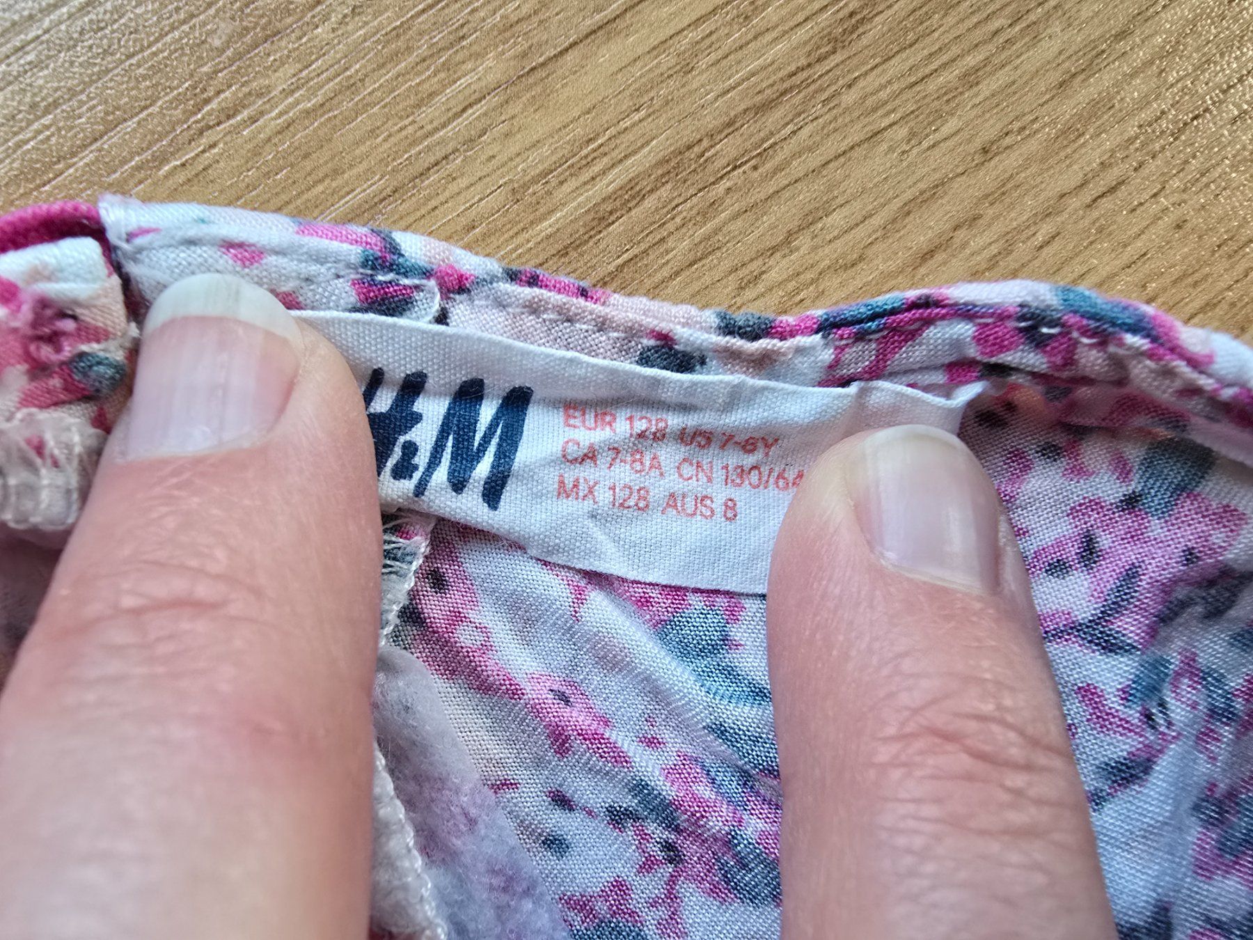 Camicette, T-shirt & Top: H&M Bluse Gr. 122/128 mit Blumenmuster – Usato da Büttikon AG venduto da Amineah 1