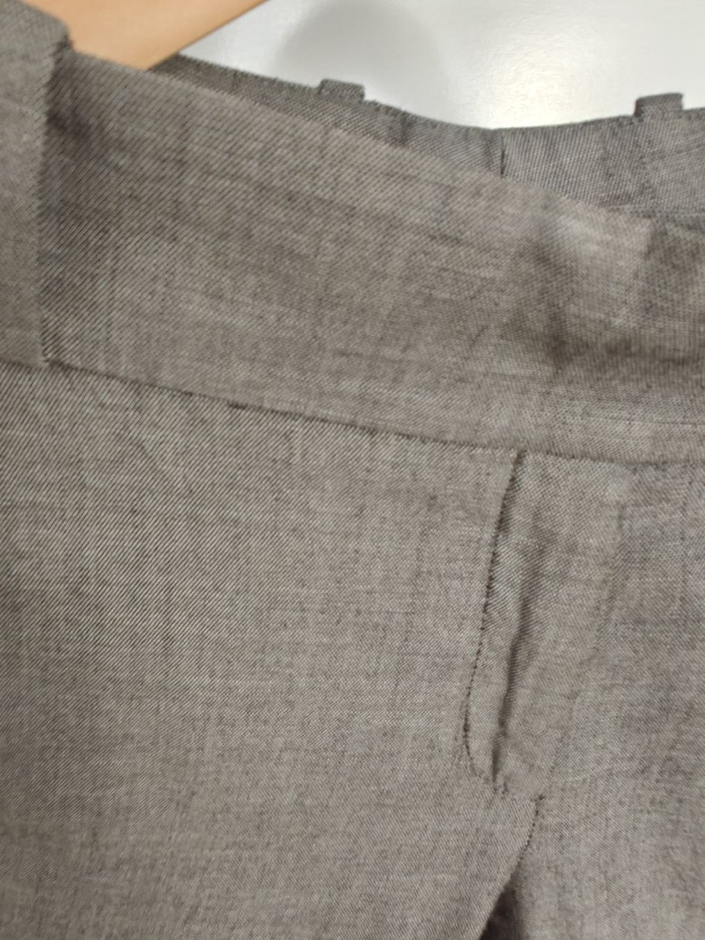 Hugo Boss Pantaloni: BOSS Hugo Boss Gray Virgin Wool Trousers – Usato da Wabern venduto da kat_w92r 1
