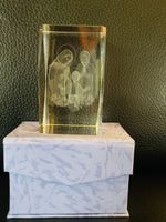 Glaswürfel mit Lasergravur von Maria, Josef und Jesus