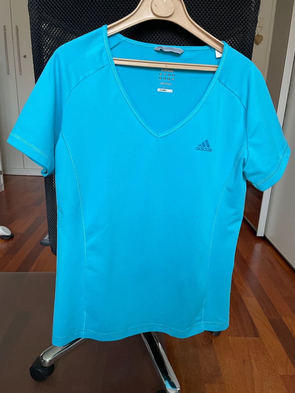 Adidas T-Shirts: TEE-SHIRT ADIDAS à manches courtes bleu – Gebraucht aus OBERENGSTRINGEN von Lolo6316