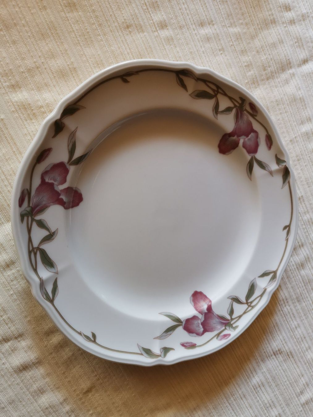 Set di piatti: Langenthaler Tee- oder Kaffee Service – Usato da Dornach venduto da Hei50 7